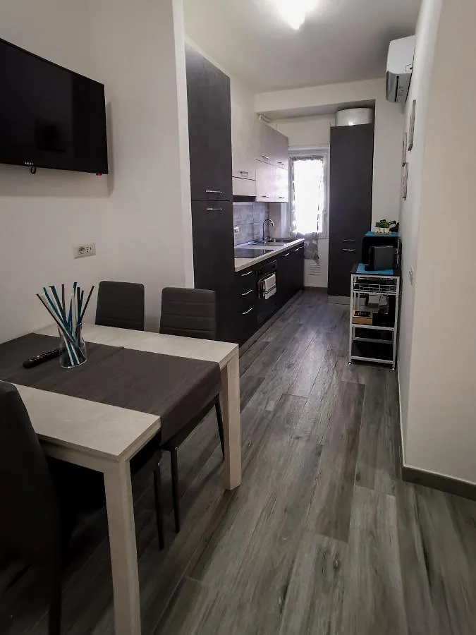 Apartment L'Arche Lodovico Il Moro - House On The Navigli River Milan
